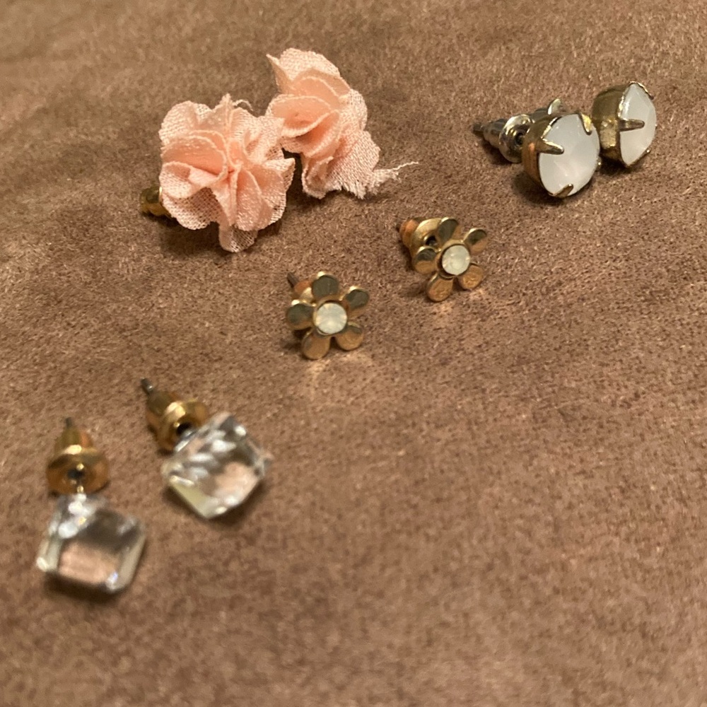 ⭐️5/$25 Earring set
